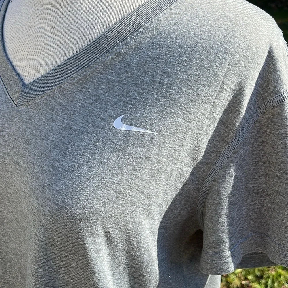 Nike Dri-Fit regular fit v neck short sleeve women’s size XL gray